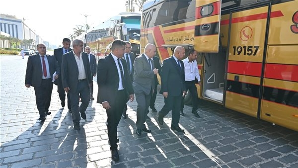 كامل الوزير يتفقد 20 حافلة مرسيدس جديدة منتجة محليًا