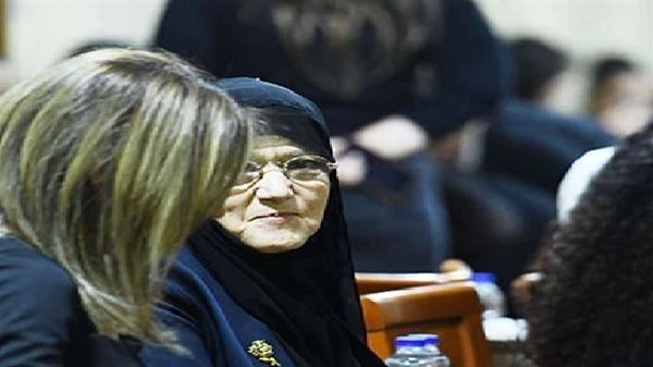 شمس البارودي تتلقى عزاء شقيق زوجها حسن يوسف بمسجد آل رشدان