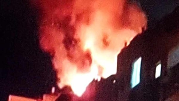 القناة 12 الإسرائيلية: صاروخ إيراني يصيب موقعًا وسط إسرائيل