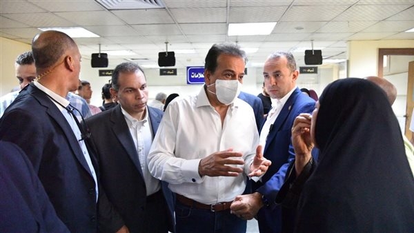 وزير الصحة يزور المجالس الطبية المتخصصة ويوجه بتيسير إجراءات العلاج لخدمة المواطنين