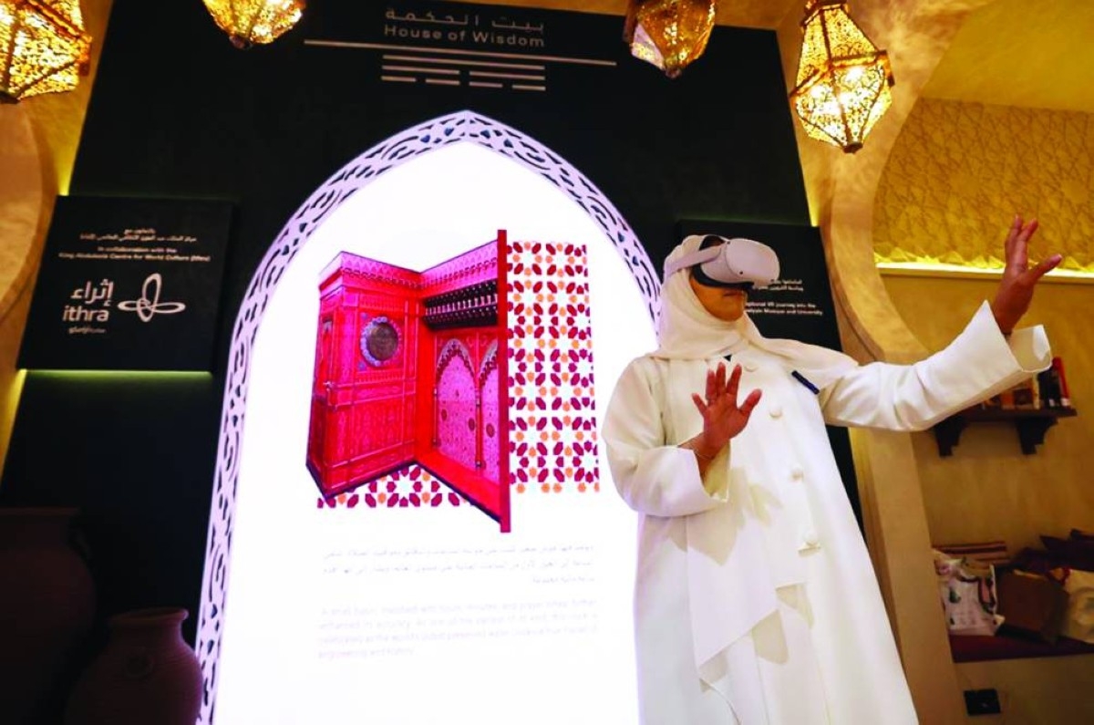 بيت الحكمة يأخذ زوار «الشارقة للكتاب» في رحلة لاستكشاف أقدم جامعة في العالم