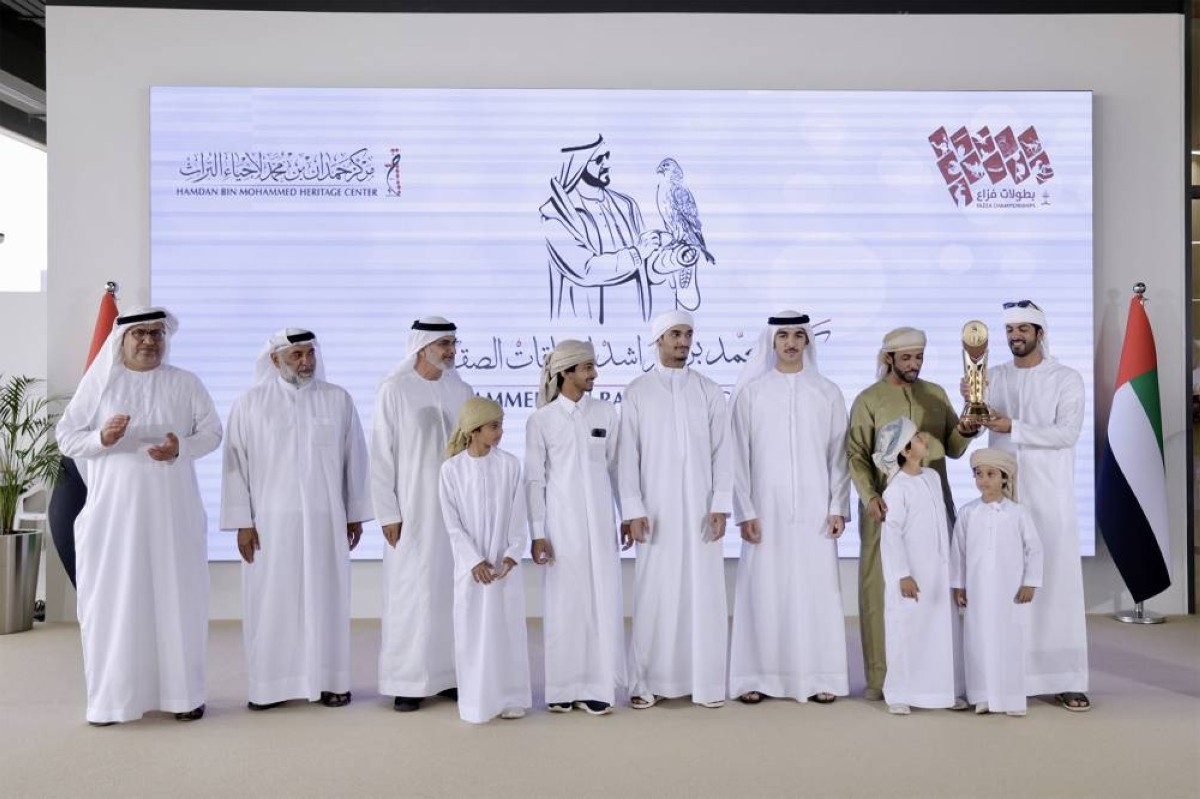 محمد بن راشد بن محمد بن راشد يتوّج أبطال "كأس محمد بن راشد لسباقات الصقور"