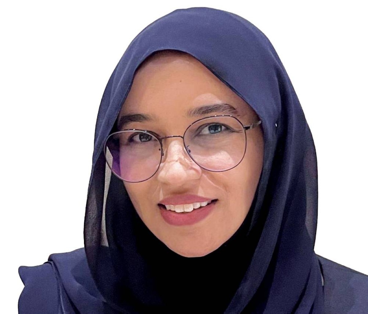 التشكيل الإماراتي والأساطير.. توثيق بأبجديات اللون والجمال