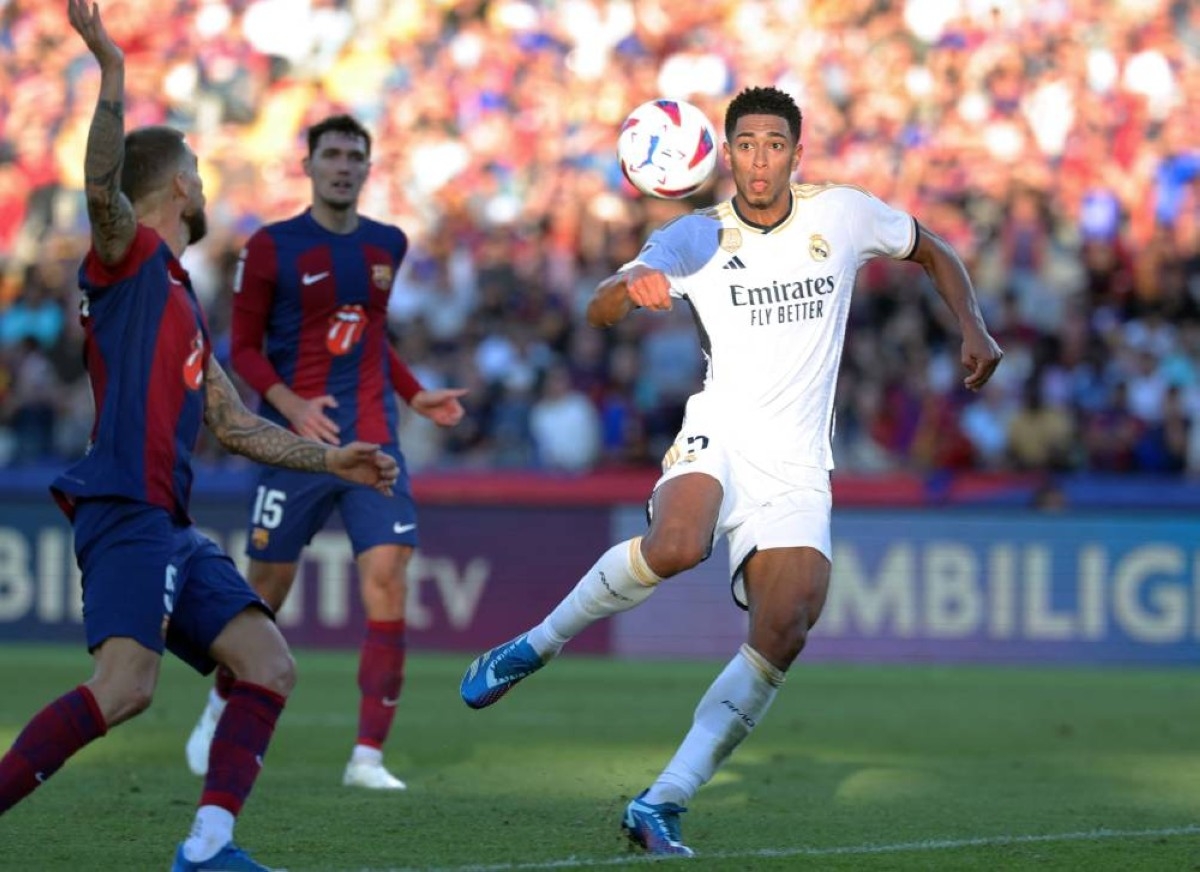 بعد قرعة الأبطال .. تعديل موعد مباراتي برشلونة وريال مدريد في الدوري الإسباني