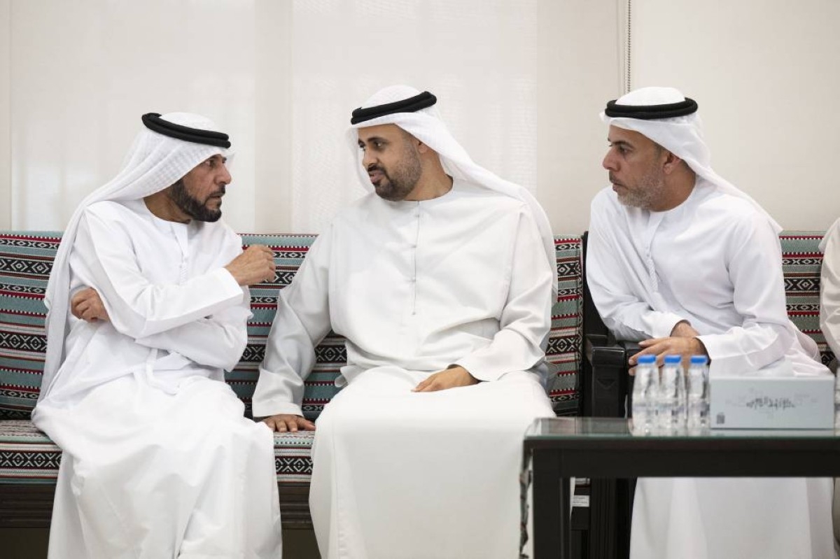 ذياب بن محمد بن زايد يُقدم واجب العزاء بوفاة والدة الشهيد عبدالحميد سلطان الحمادي