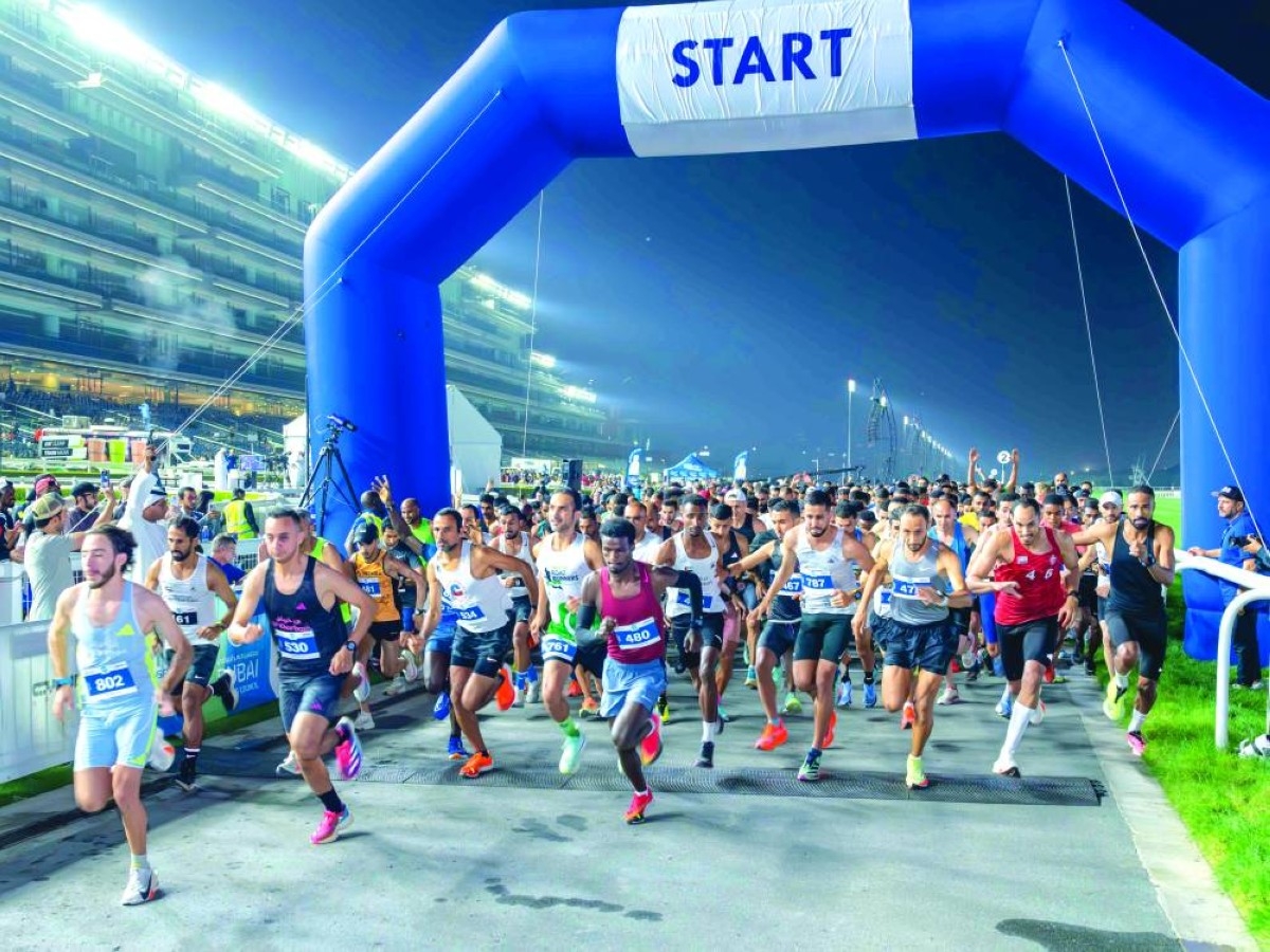 4300 عداء يخطفون الأنظار في سباق الجري بدورة ند الشبا الليلة