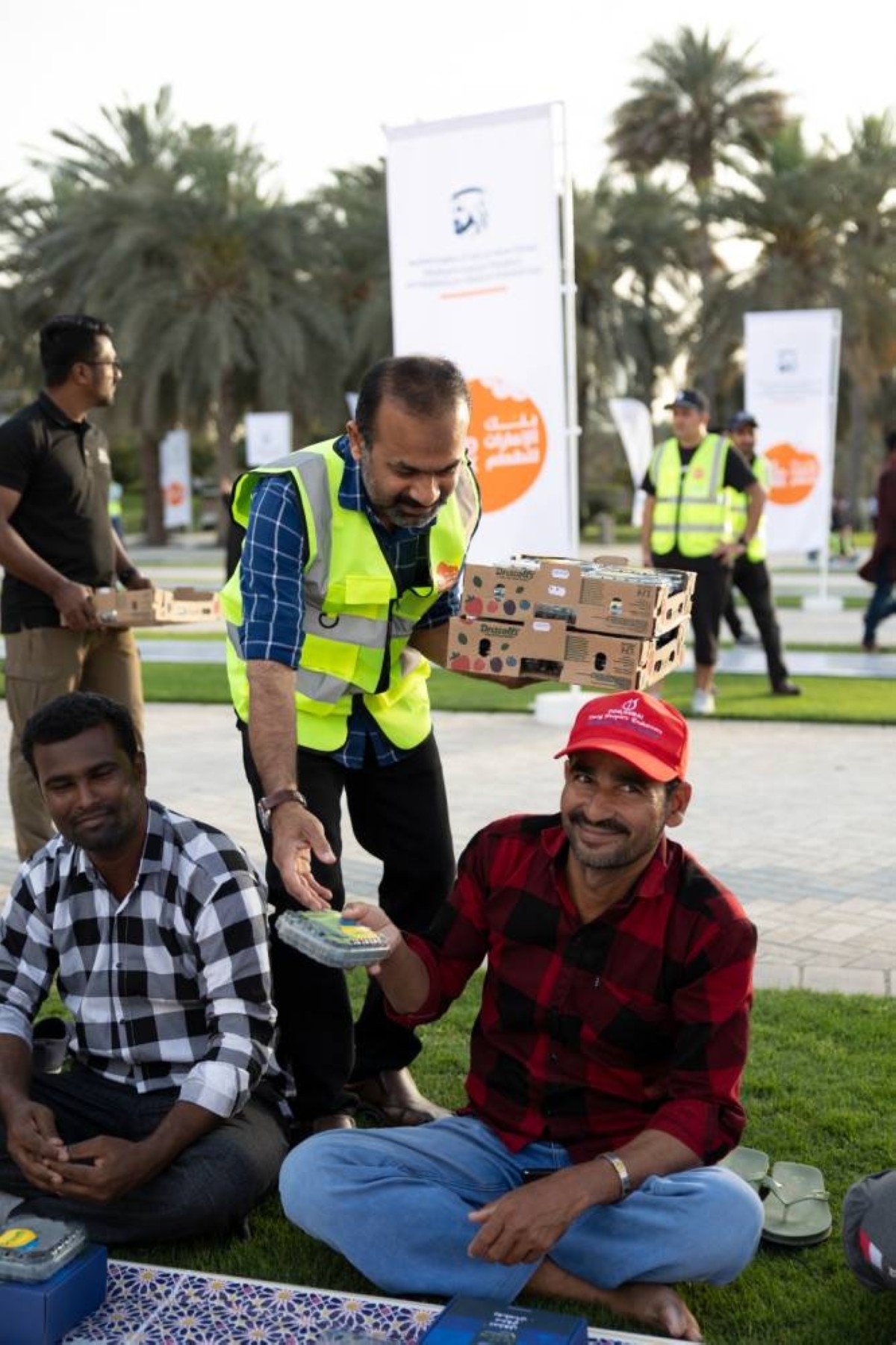 "الإمارات للطعام" يقيم إفطاراً جماعياً لأكثر من 3000 عامل في دبي