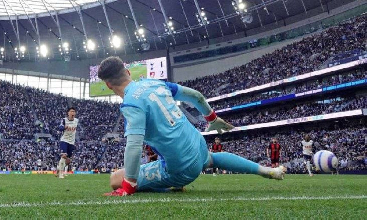 بورنموث يفرط في تقدمه بهدفين ليتعادل 2-2 مع توتنهام في لندن