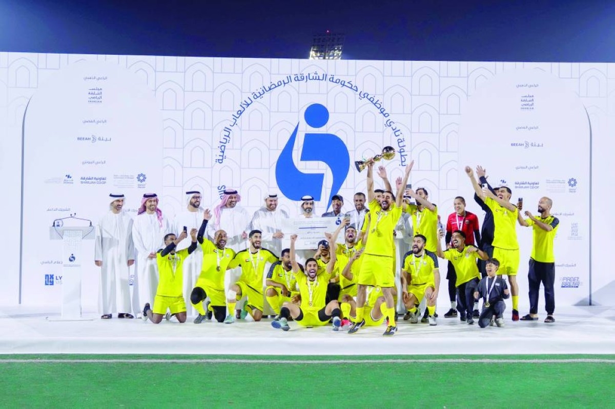 سالم بن عبدالرحمن القاسمي يتوج فريق هيئة الشارقة للدفاع المدني بطلاً لكأس موظفي حكومة الشارقة