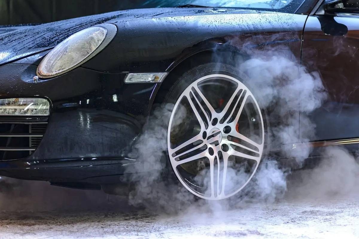 ليس الديزل وحده.. خطر جديد يتربص بك خلف عجلة القيادة