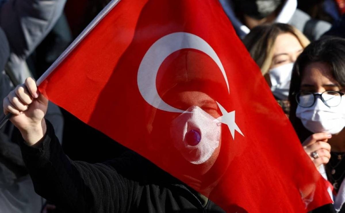 تركيا تستجوب أوغلو وتعتقل 343 شخصاً