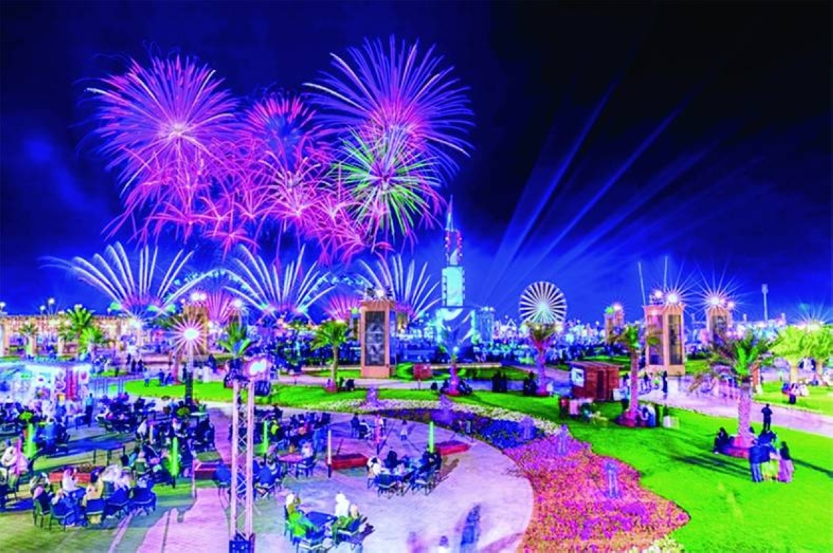 أجواء عائلية وألعاب نارية بمهرجان الشيخ زايد احتفالاً بالعيد