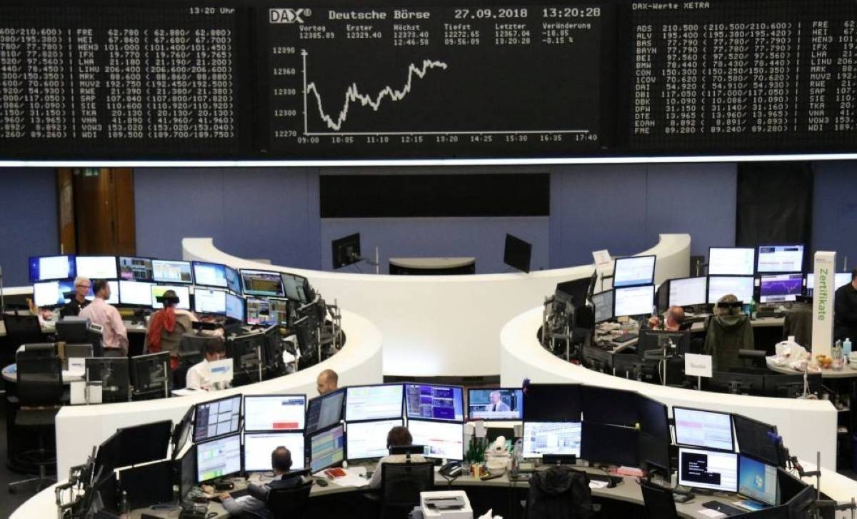 أسهم أوروبا تهبط لأدنى مستوى في أسبوعين بفعل تراجع قطاع السيارات