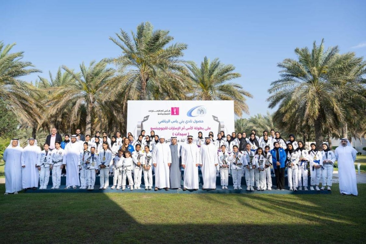 سيف بن زايد يلتقي فريق سيدات بني ياس للجوجيتسو المتوج بكأس بطولة "أم الإمارات"
