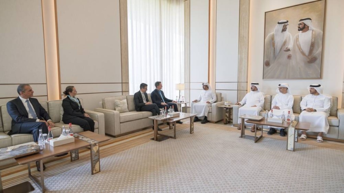مكتوم بن محمد: الإمارات تحرص على ترسيخ شراكاتها مع كبريات الشركات العالمية في القطاعات الاستراتيجية