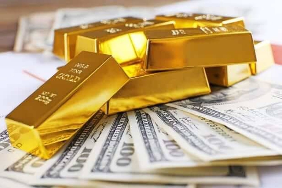 الذهب إلى مستوى تاريخي وفي طريقه لـ 3200 دولار