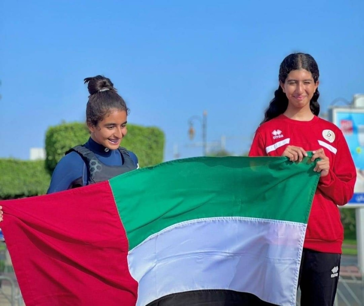 بطلتان وأم.. حكاية أسرة إماراتية أبحرت نحو الذهب