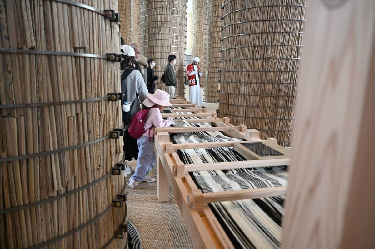 «الحرفيات الإماراتيات» ينسجن تفاصيل الجناح في إكسبو 2025 أوساكا