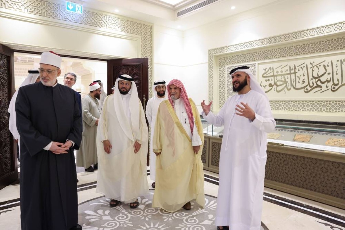 إمام وخطيب الحرم المكي يشيد بأدوار مجمع القرآن الكريم بالشارقة