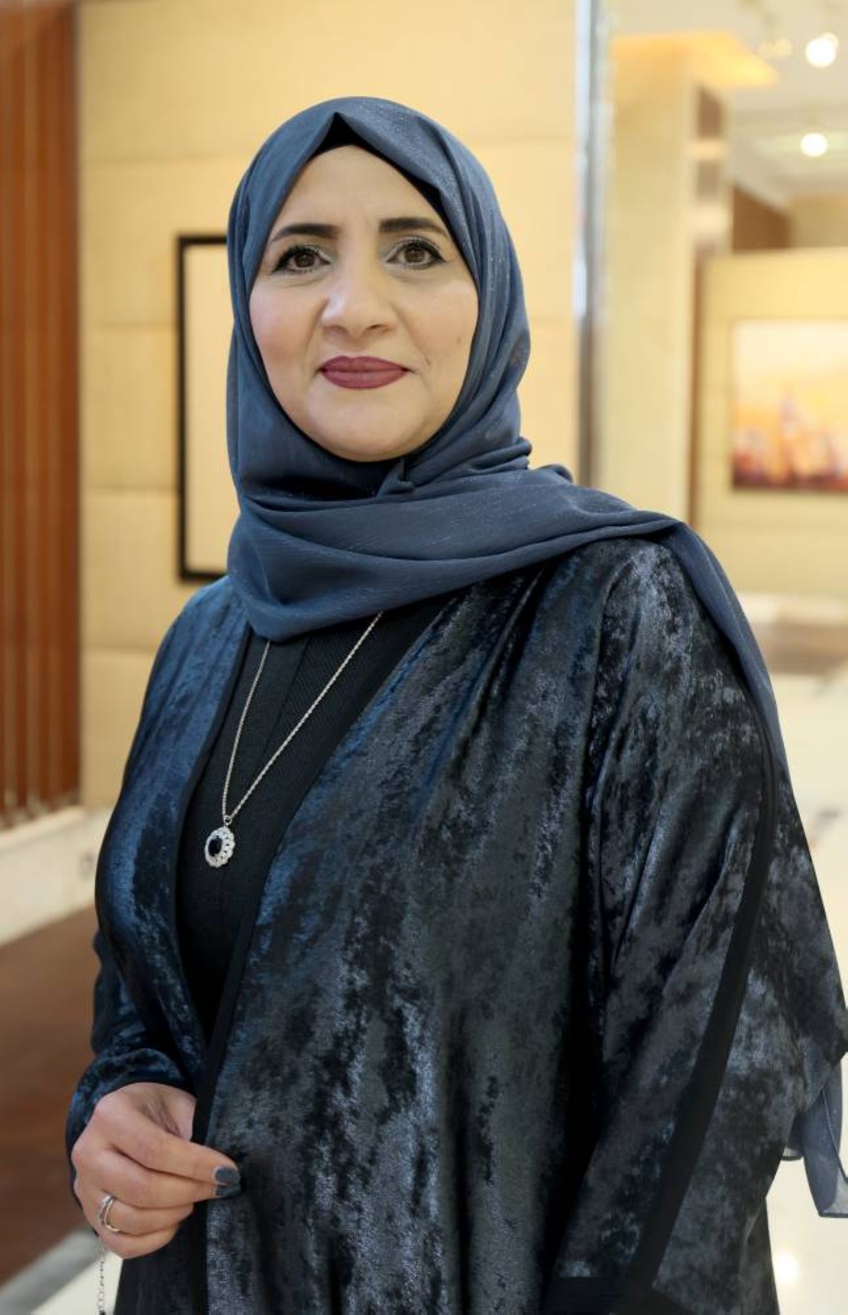 «مئوية العويس».. قِيَم الحب تتجسَّد تشكيلاً