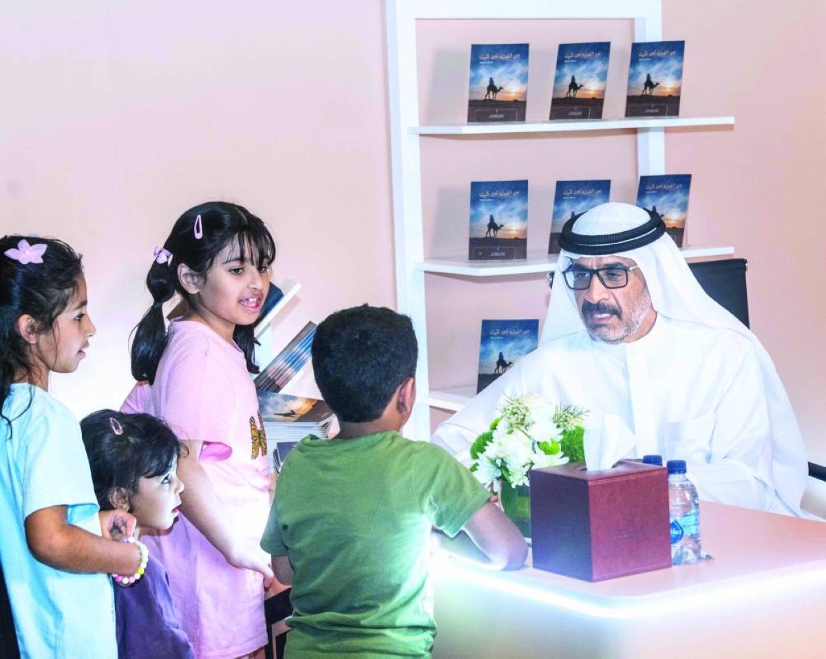 عبد الله بن دلموك يوقع «من الغبشة لين المبيت»