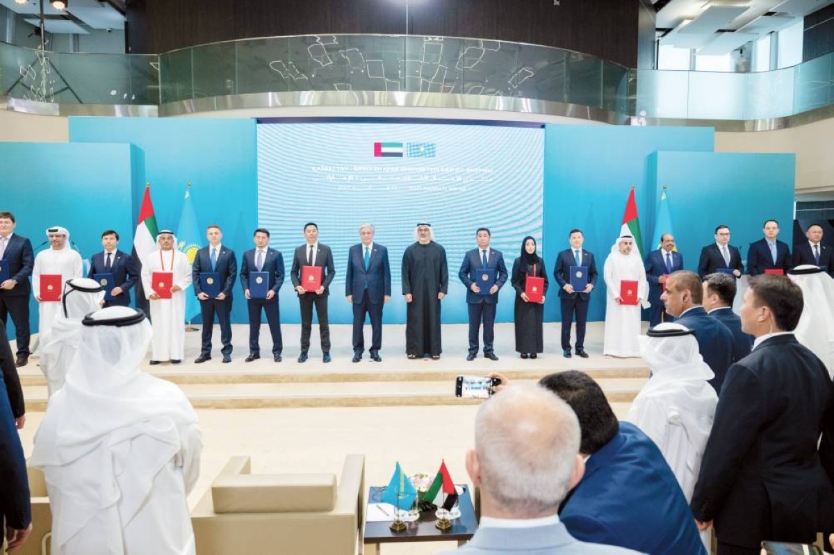 ولي عهد أبوظبي يزور مركز أستانا المالي الدولي