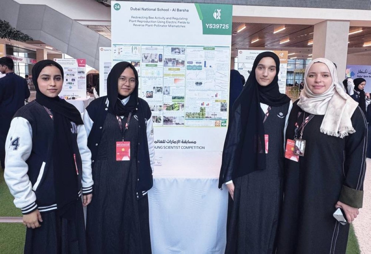 3 طالبات ينفذن ابتكاراً يوجه النحل كهربائياً لتحفيز التلقيح الطبيعي للنباتات