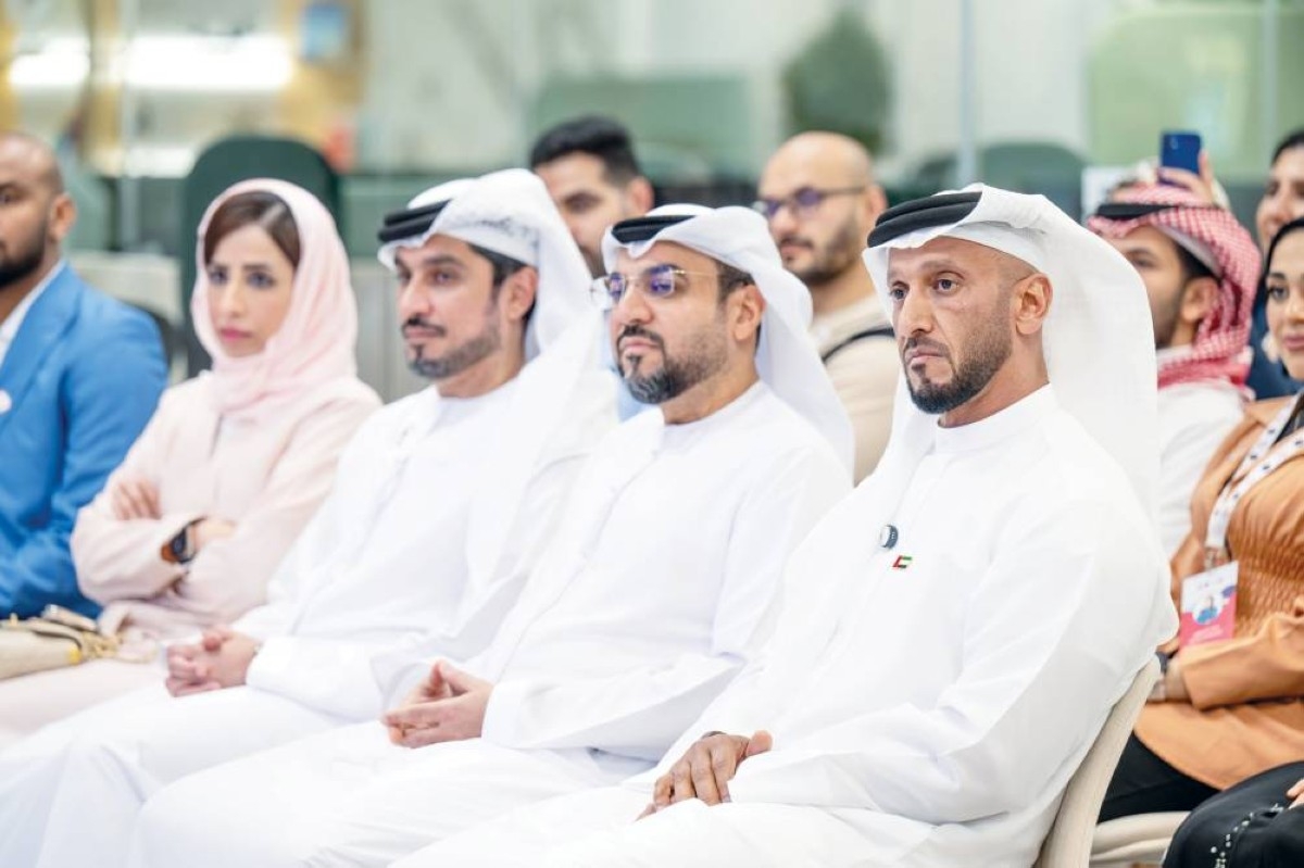 عبدالله آل حامد يلتقي 55 شاباً وشابة يمثلون 18 دولة عربية من المشاركين في «القيادات الإعلامية»