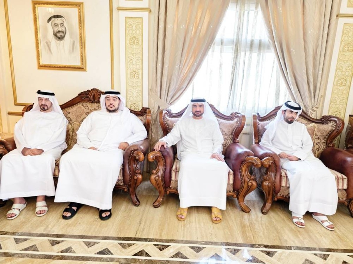 سلطان بن محمد بن سلطان وعبد الله بن سالم يعزيان في وفاة حسن الخيال