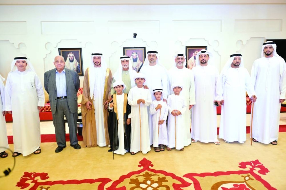 نهيان بن مبارك يحضر أفراح النعيمي وبن نجد في العين