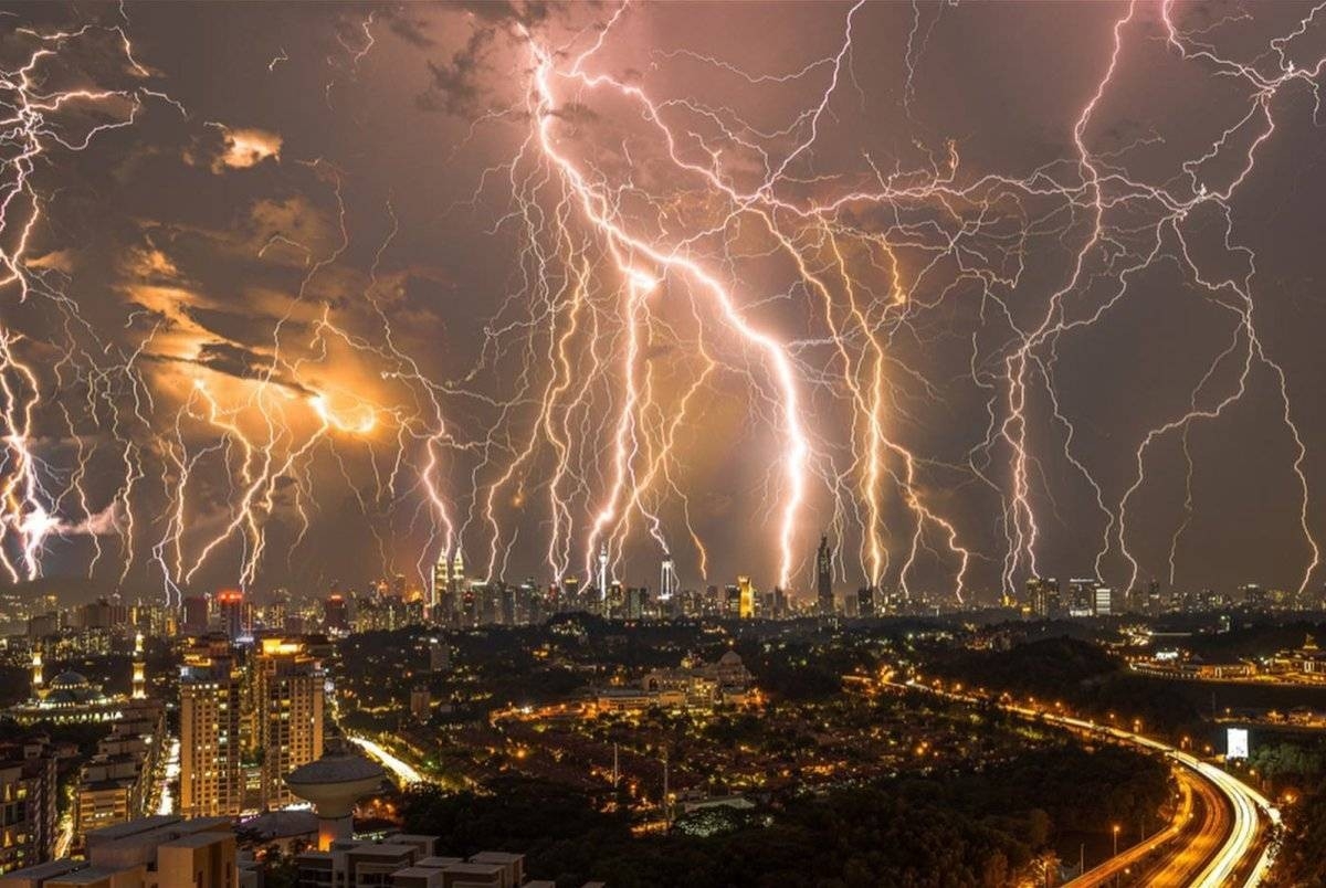 الطقس السيئ يضرب ماليزيا.. تحذير من العواصف الرعدية في 13 ولاية