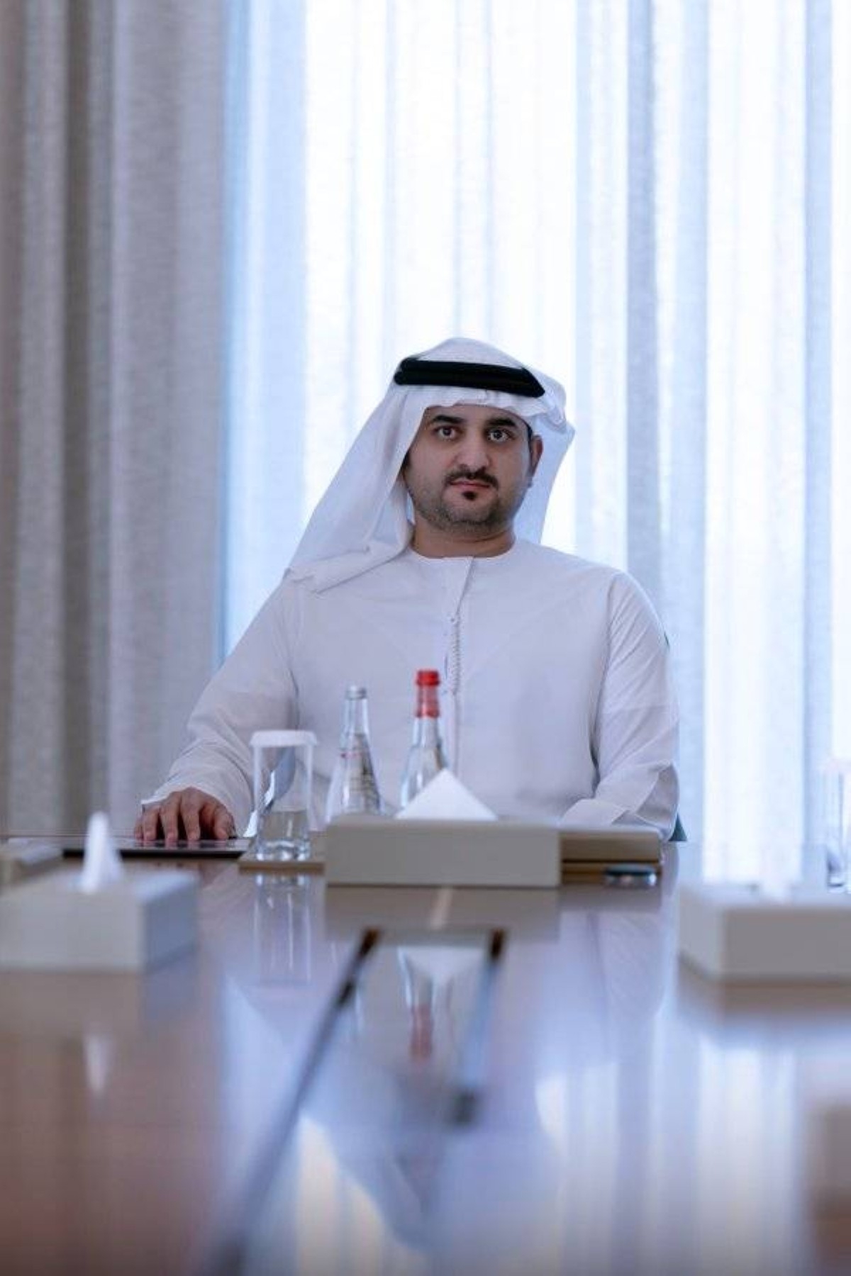 مكتوم بن محمد يصدر قراراً بشأن الحماية الوظيفيّة للمُوظّف العام المُبلِّغ عن المُخالفات المالية والإدارية بدبي