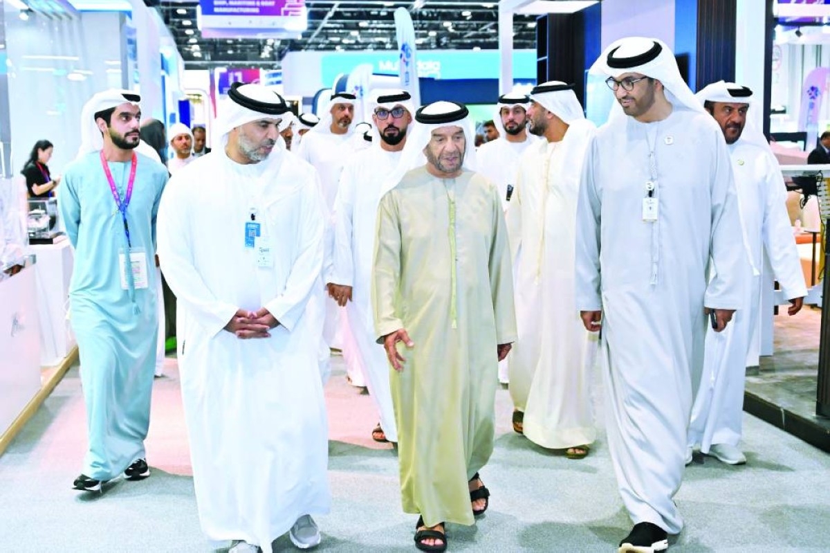 سرور بن محمد يزور «اصنع في الإمارات» ويطلع على أحدث الصناعات الإماراتية