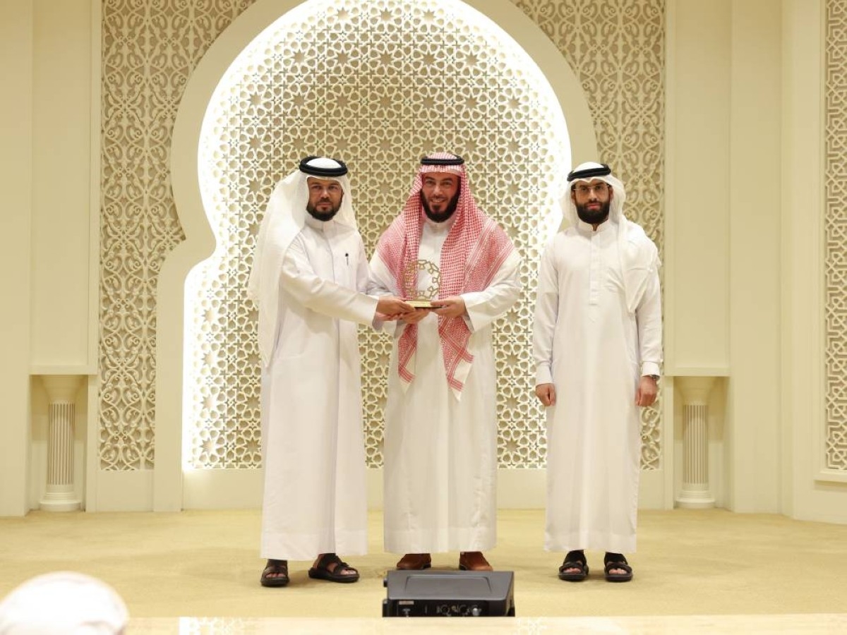 علماء وباحثون يبحثون الموسوعات القرآنية في العصر الحديث بالشارقة