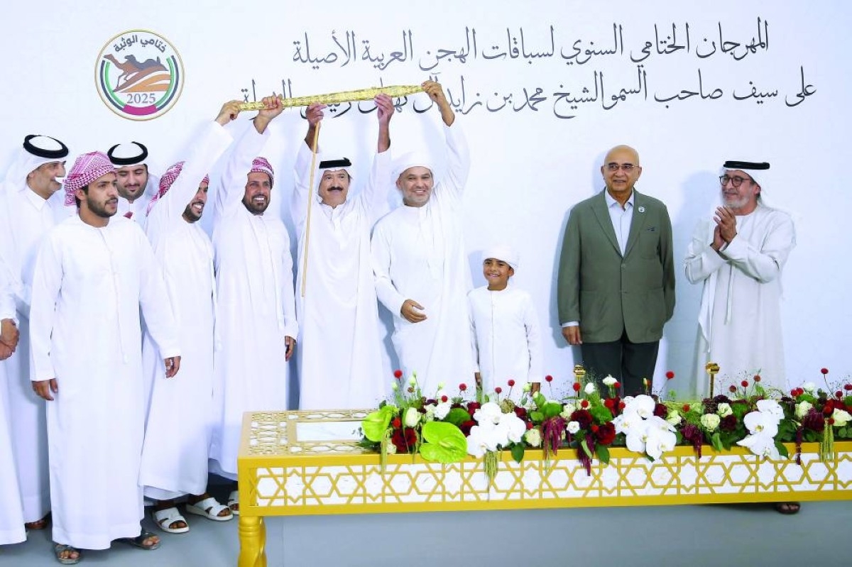 «دولة» تهدي هجن الرئاسة سيف رئيس الدولة في ختامي الوثبة
