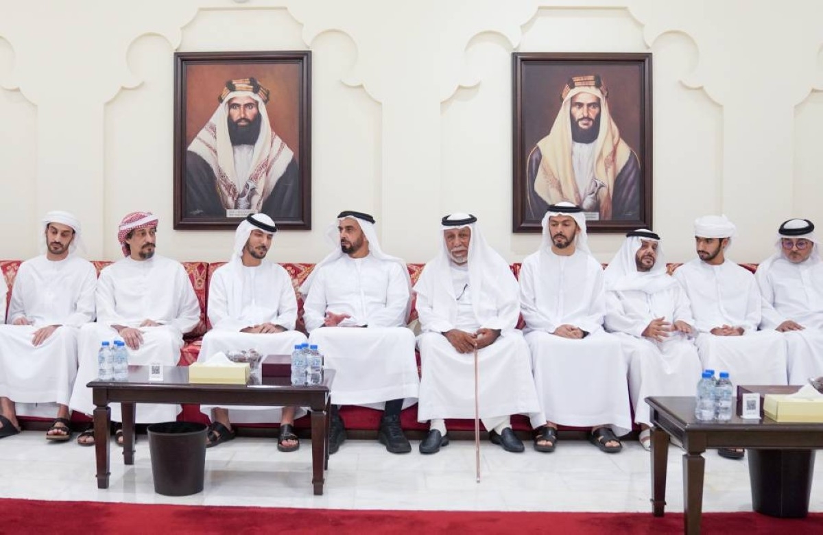 سيف بن زايد يعزي في وفاة زايد بن صقر الفلاحي