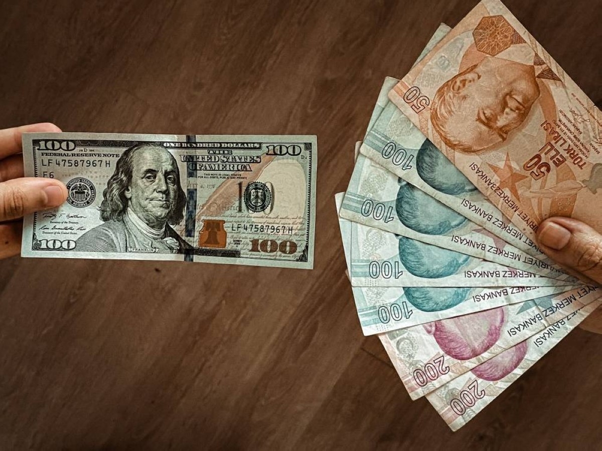 ارتفاع طفيف للعملة التركية أمام الدولار