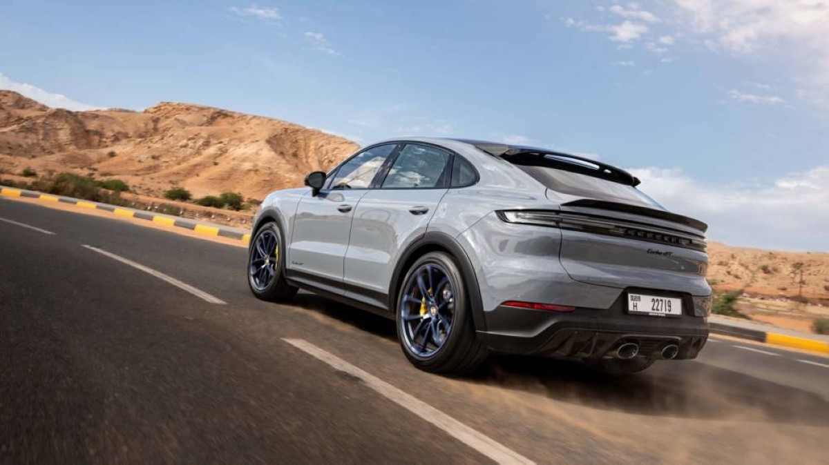 بورشه كاين توربو GT تسجل أول رقم قياسي رسمي لسيارة SUV تخرج من خط الإنتاج في حلبة مرسى ياس