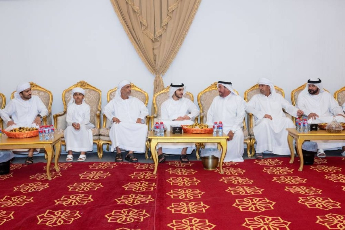 محمد بن راشد بن محمد يقدم واجب العزاء في وفاة عيسى علي بن بدر العليلي
