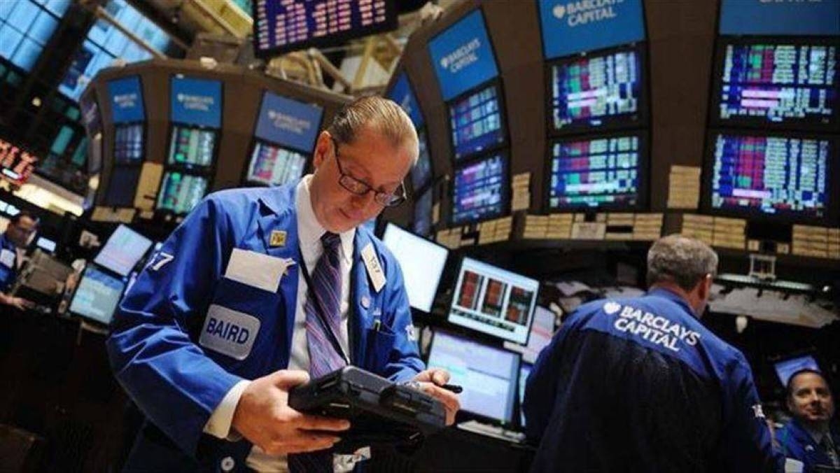 تهديد برسوم جديدة يهبط بـ«وول ستريت»