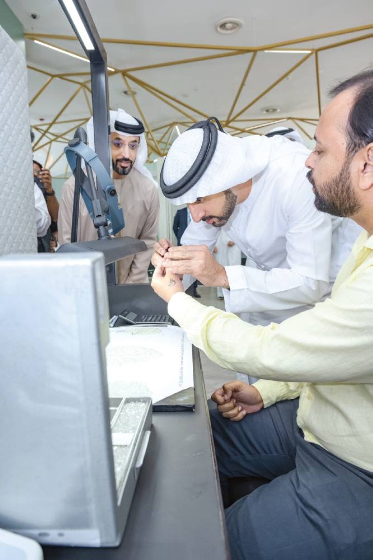 حمدان بن محمد: «دبي للسلع المتعددة» يدعم تدفقات التجارة العالمية عبر بنية تحتية متطورة وأطر تنظيمية مرنة