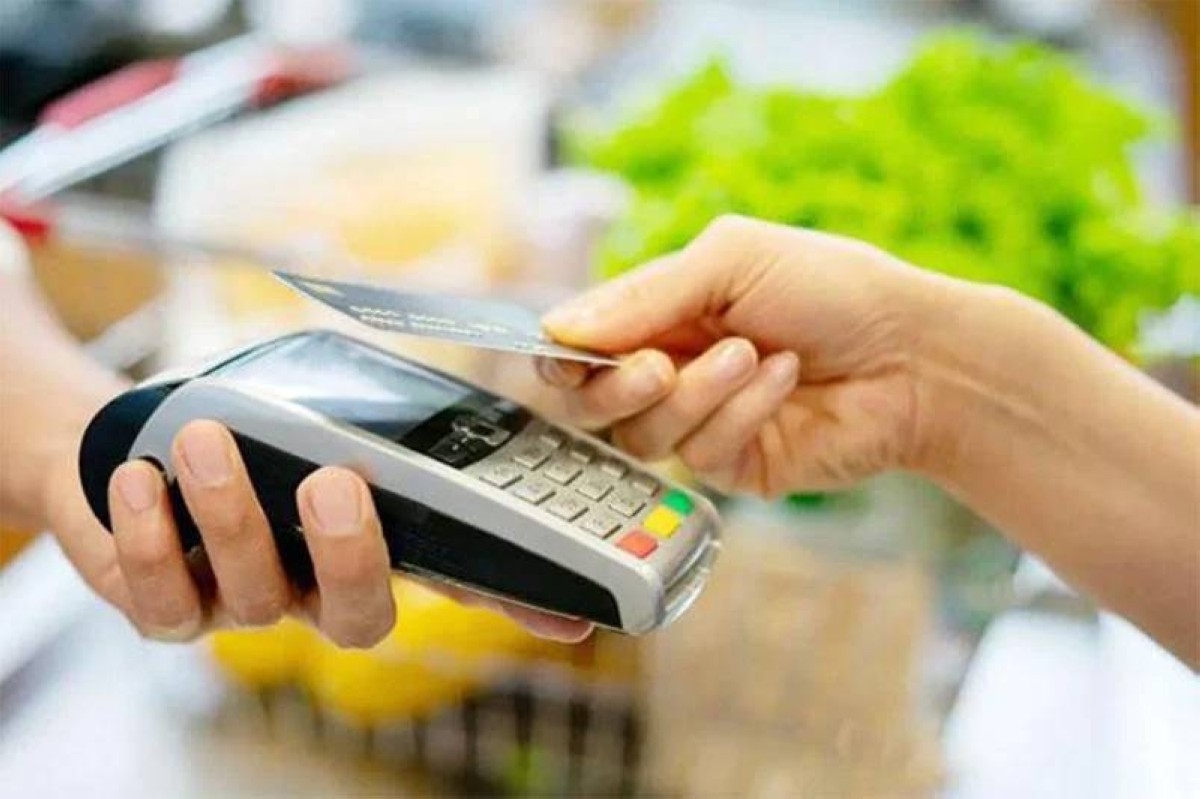 الدفع بالبطاقات البنكية يتفوق على النقدي في أوروبا