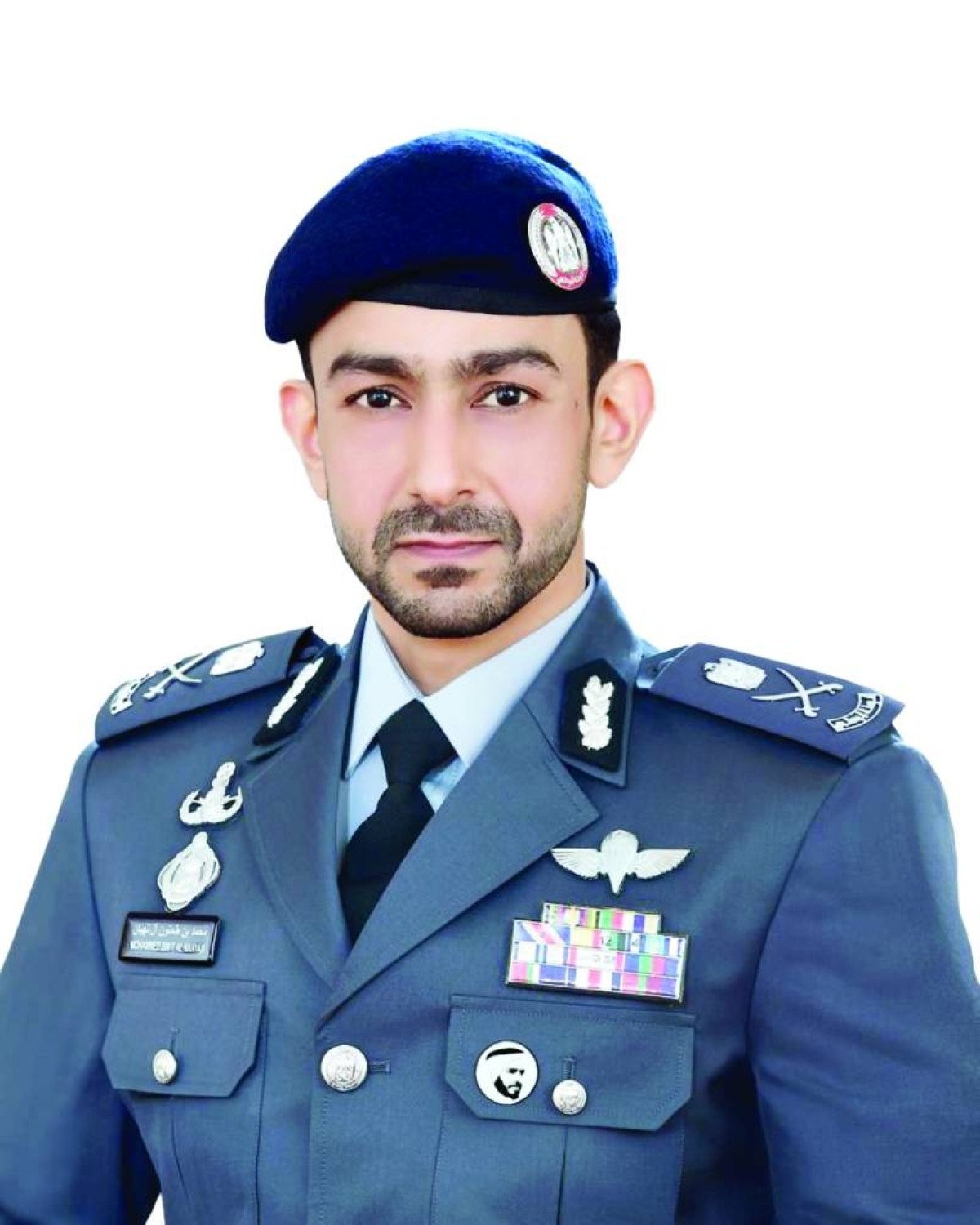 قائد عام شرطة أبوظبي يطلع على سير عمل المناوبين