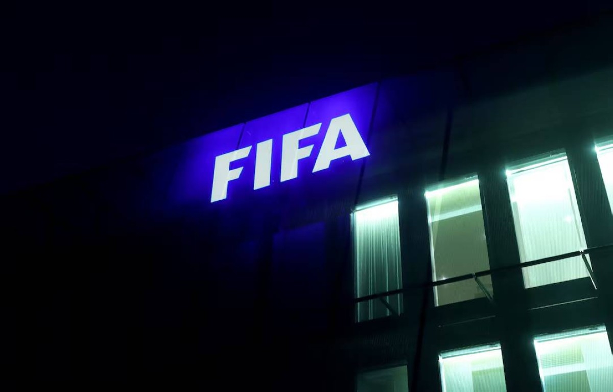 الفيفا يختبر كاميرات على أجساد الحكام ونظام تسلل مطوراً في مونديال الأندية