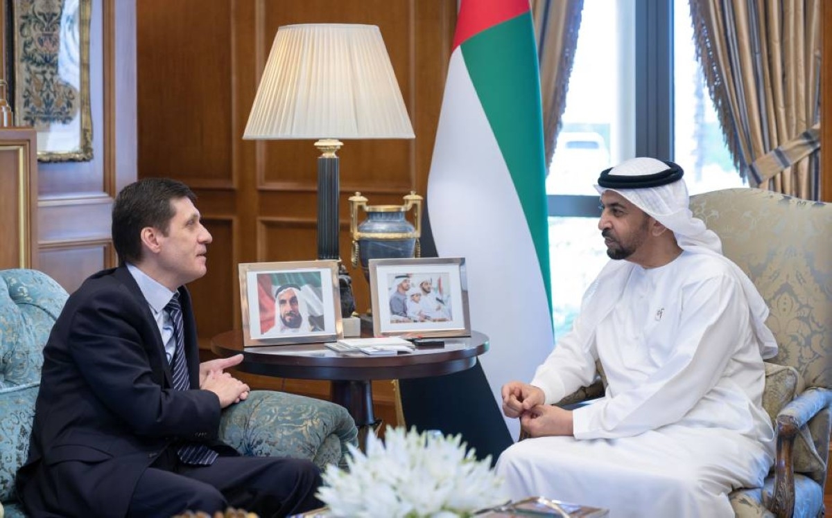 حمدان بن زايد يستقبل سفير روسيا الاتحادية لدى الدولة