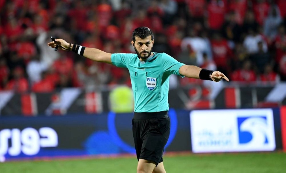 عمر آل علي يشارك في إدارة مباراة بالميراس وبورتو