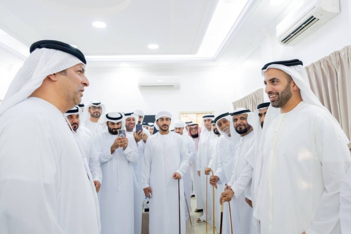 ولي عهد رأس الخيمة يلتقي أبناء قبيلة الحبوس