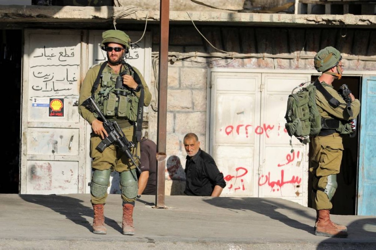 الجيش الإسرائيلي يفرض قيوداً مشددة على حركة الفلسطينيين في الضفة