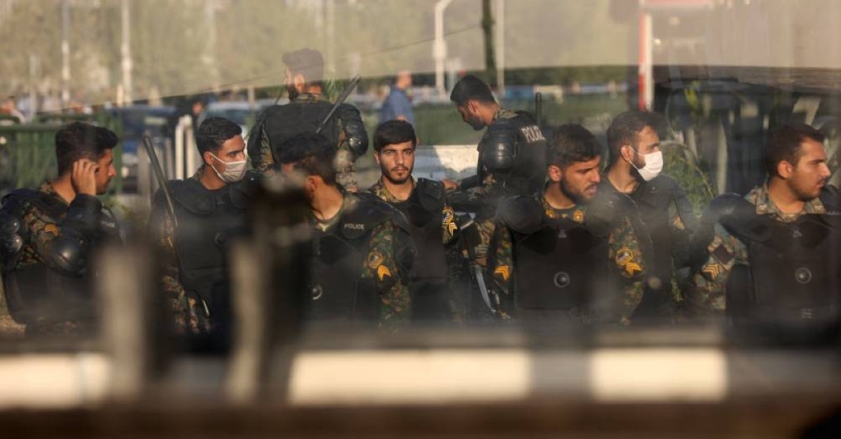 الشرطة الإيرانية توقف شخصين يشتبه بارتباطهما بالاستخبارات الإسرائيلية