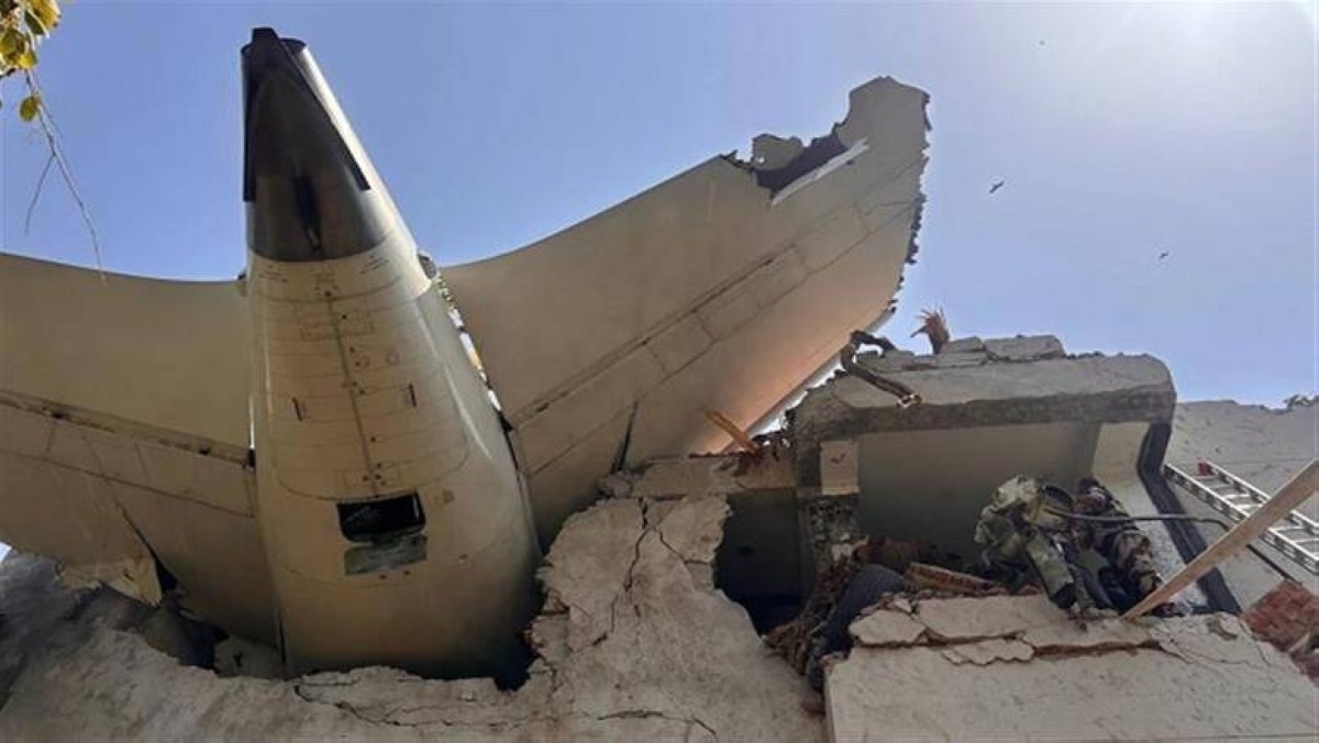 العثور على الصندوق الأسود الثاني للطائرة الهندية المنكوبة